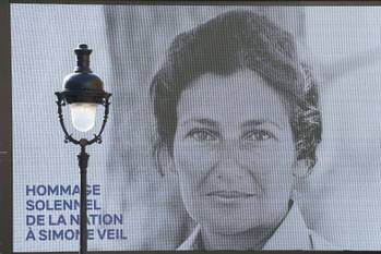 Simone Veil, Franse eerste vrouwelijke Europarlementsvoorzitster, die Auschwitz overleefde