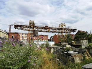De rol- of laadbrug op de site aan de Emile Delvastraat 100 in Laken