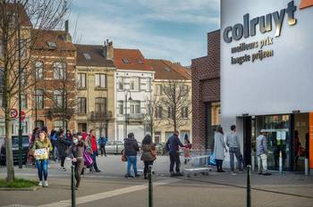 Maatregelen indijken coronavirus maart 2020: Colruyt en andere supermarktketens in Brussel laten slechts een beperkt aantal klanten binnen