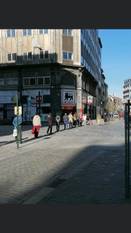 Files aan de Delhaizewinkel op de Anspachlaan