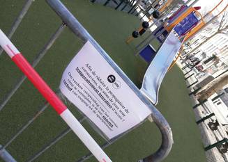 Speeltuinen en speelpleintjes, zoals hier op de Oude Graanmarkt, zijn gesloten om het coronavirus (covid-19) in te dijken