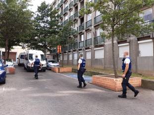 Preventieve politiecontrole in de gemeenschappelijke delen van de appartementsgebouwen in de Krakeelwijk in de Marollen na de onlusten van 5 en 6 september 2020