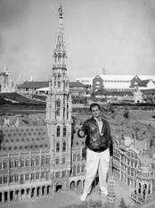 De Belgische zanger Philippe Lafontaine  in 1990 op de nieuwe 'Grote Markt' in Mini-Europa