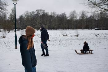 Sneeuwpret in Jette op 7 februari 2021: winterpret met de slee