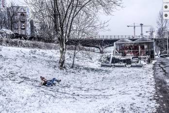 Zondag 8 februari 2021: sneeuwpret met de slee aan Parckfarm op de terreinen van Thurn & Taxis 