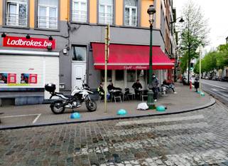 Terrassen mogen opnieuw open onder voorwaarden op 8 mei 2021: het Italiaans migrantencafé Milano op het Hertogin van Brabantplein, met volgens velen de beste koffie van de buurt, is sinds 8 uur open