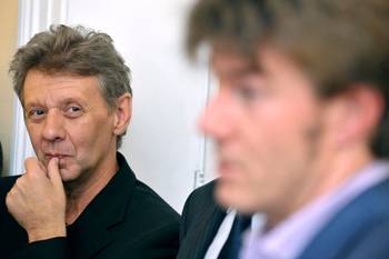 23 december 2009: Hervé Doyen (CdH) en Sven Gatz (Open VLD) op een persconferentie over de zaak rond de Jetse PS-schepen Merry Hermanus, die andere schepenen en de gemeenteambtenaren over de meest diverse onderwerpen bekritiseerde