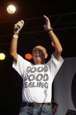 1 oktober 2006: Lange Jojo op het podium van het 0110 Brussel concert voor verdraagzaamheid en tegen racisme