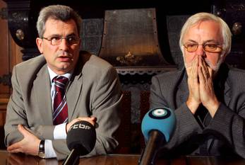 Bernard Clerfayt, burgemeester van Schaarbeek, en Jean Demannez, burgemeester van Sint-Joost-ten-Node op een persconfrenetie in 2007