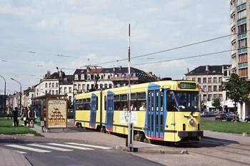 Baraplein, september 1992: een tram van lijn 58, richting Vilvoorde, passeert langs de slagboom.