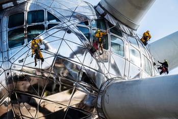 1792 IN BEELD Lenteschoonmaak Atomium