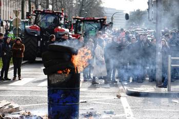 3 maart 2023: Vlaamse boeren uit alle provincies reden in colonne naar Brussel uit protest tegen het stikstofbeleid van de Vlaamse regering en verzamelen aan het kruispunt Kunst-Wet