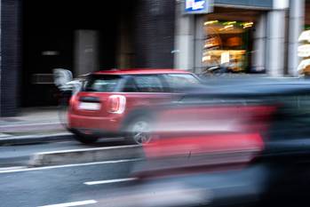 Betonblokken fietspad Wetstraat 13