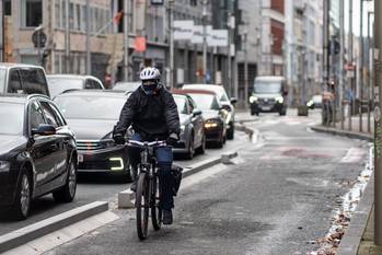 Betonblokken fietspad Wetstraat 17