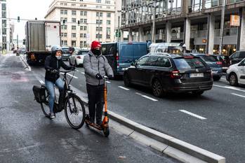 Betonblokken fietspad Wetstraat 6