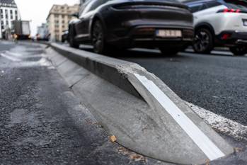 Betonblokken fietspad Wetstraat 1