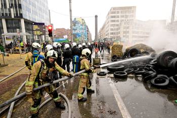 20240226 Boerenprotest Europese wijk brandweer brandende autobanden