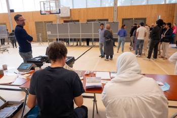 9 juni 2024: stembureau in het Omnisportcentrum in de Graafschap Jettelaan.