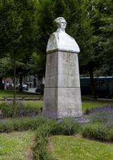 Monument Henri Jaspar door Idel Ianchelevici