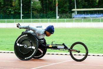 1916 IN BEELD Lea Bayekula op training