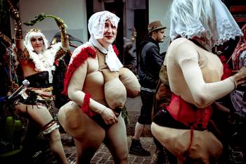 BRZ 20250326 1928 Beeld carnaval sauvage