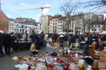 BRUZZGuide-SHOPPING-ROMMELMARKTVOSSENPLEIN 1