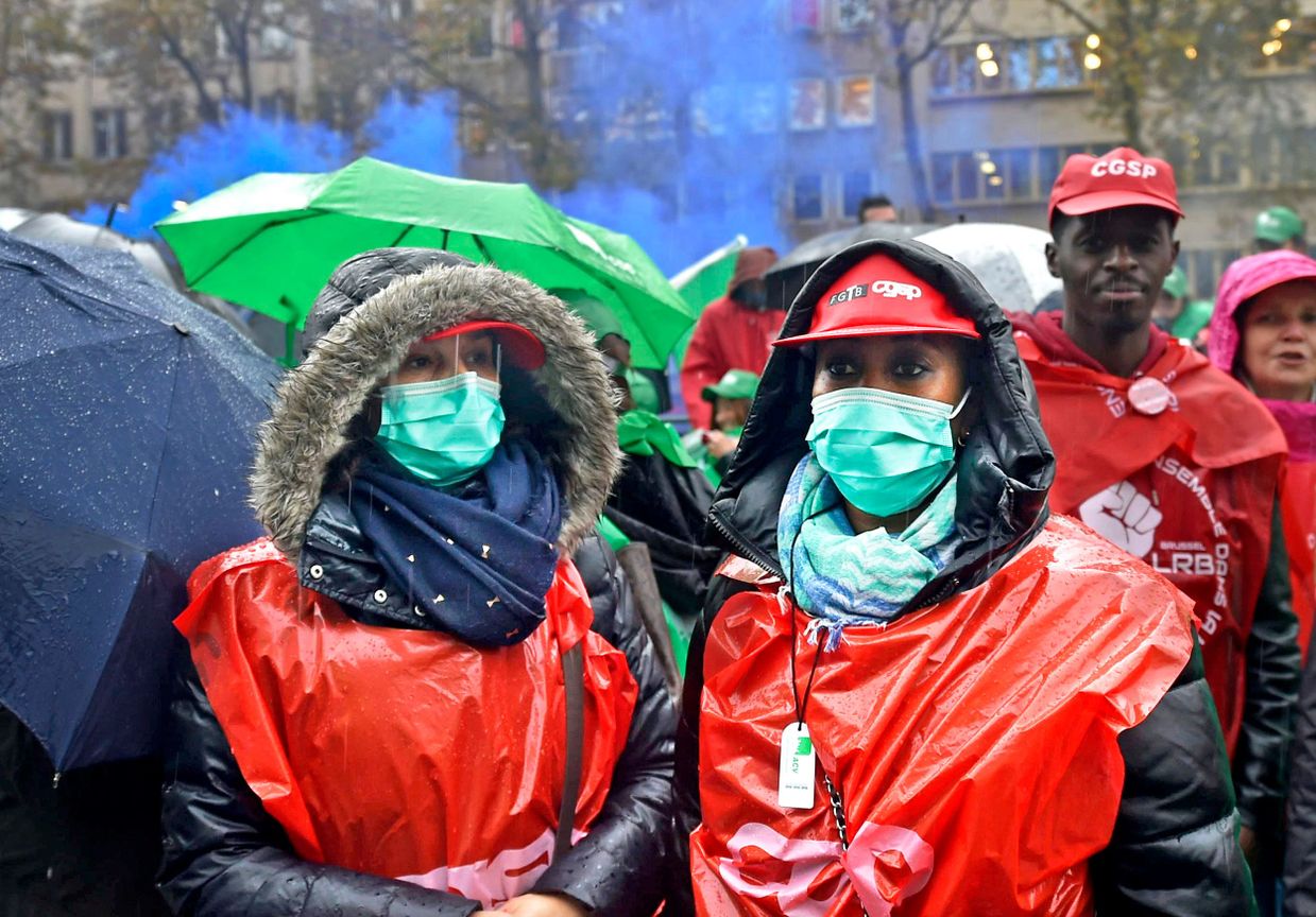 Actie van het gemeenschappelijk vakbondsfront aan het kabinet van de Brusselse minister-president in het kader van de staking van de werknemers van de 19 gemeenten, OCMW's en publieke ziekenhuizen in november 2019