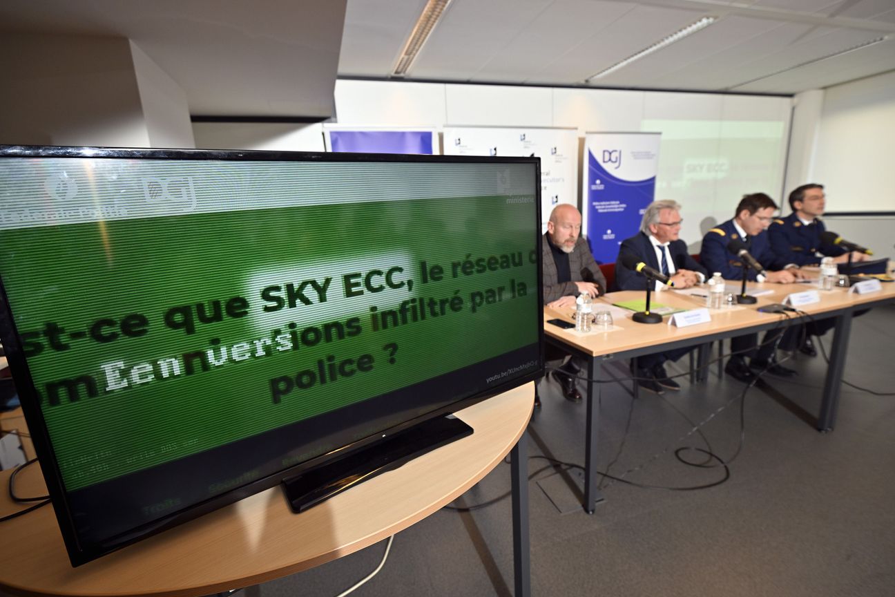 9 maart 2022: speurders uit België en Nederland brengen op een persconferentie in Brussel de resultaten van het SKY-ECC-onderzoek naar buiten