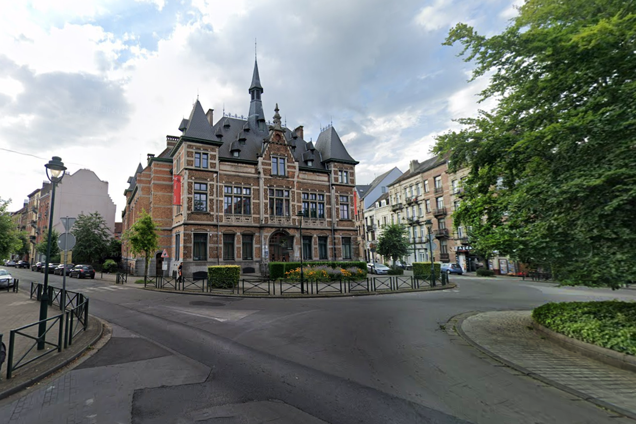 De politie trof een gewonde man aan ter hoogte van de Veeartsen- en Eloystraat