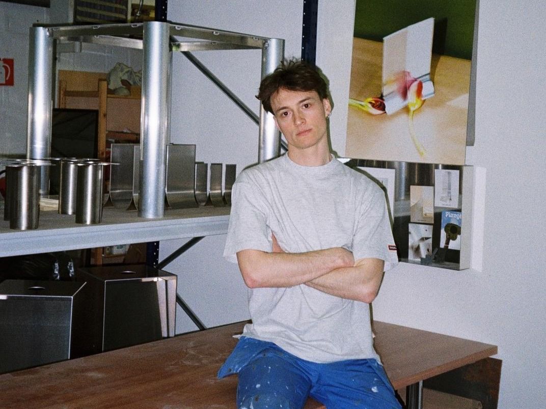 Ontwerper Jord Lindelauf in zijn atelier in LaVallée.