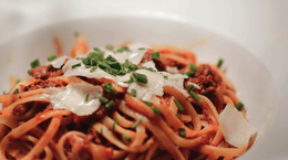 20230613 bord spaghetti brussel helpt