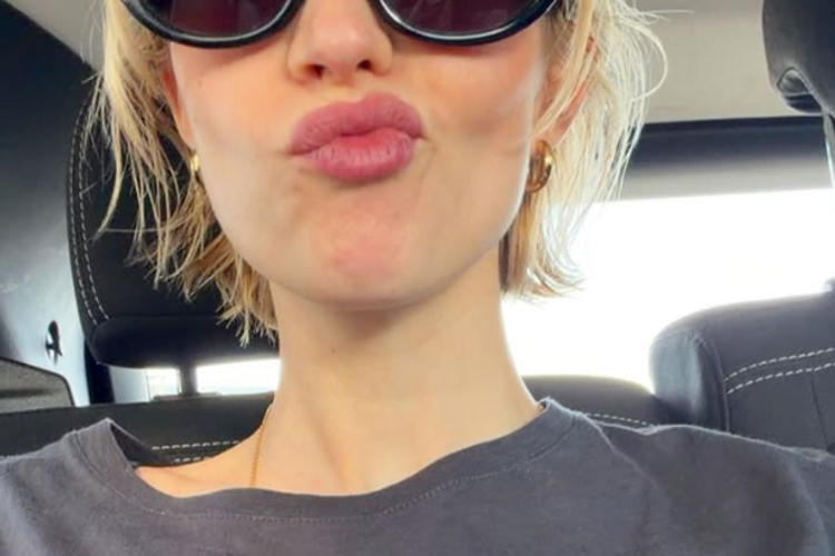 Angèle hintte op Instagram naar haar nieuwe muziek en samenwerking met Justice.