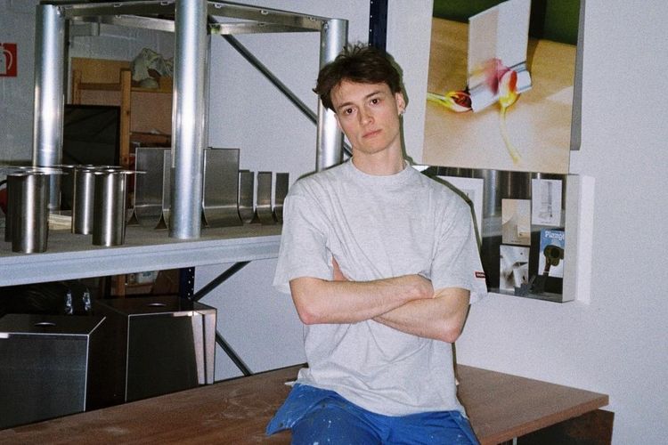 Ontwerper Jord Lindelauf in zijn atelier in LaVallée.
