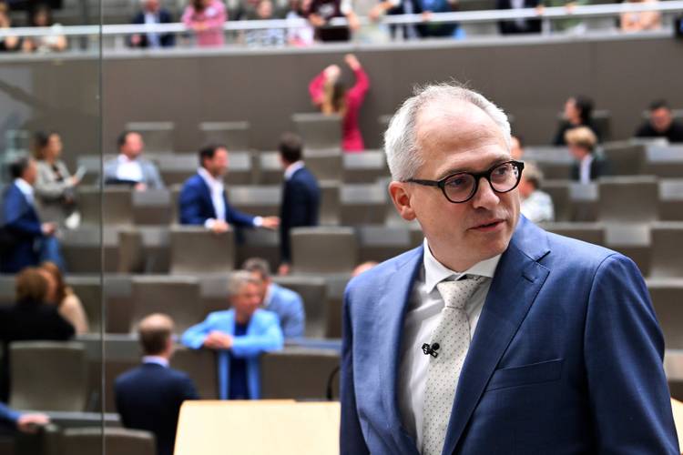 30 september 2024: kersvers Vlaams minister-president Matthias Diependaele (N-VA) in het Vlaams Parlement