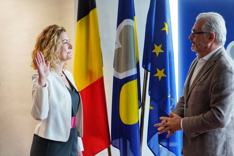 Audrey Henry (MR) legt de eed af als burgemeester van Schaarbeek op 21 mei 2025