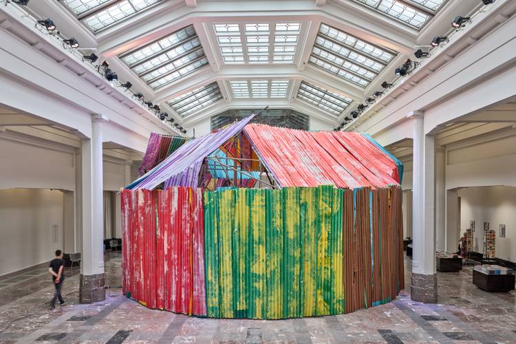 Roterende installatie van Michael Beutler is tot 31 augustus te zien in de Hortahal in Bozar. 