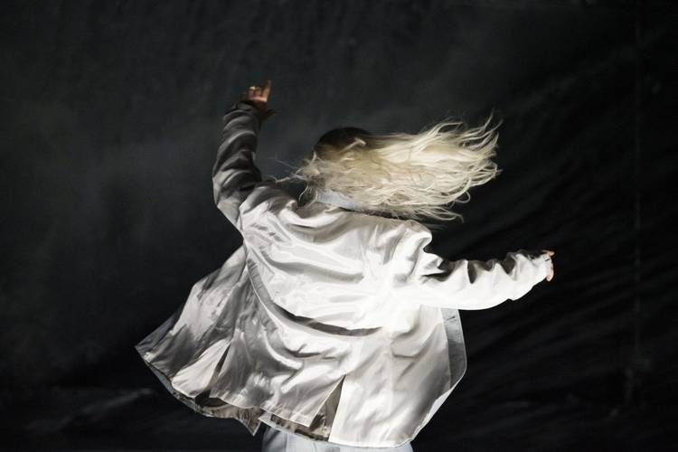 Première 'Brel' van Anne Teresa De Keersmaeker, Solal Mariotte / Rosas in Brugge.