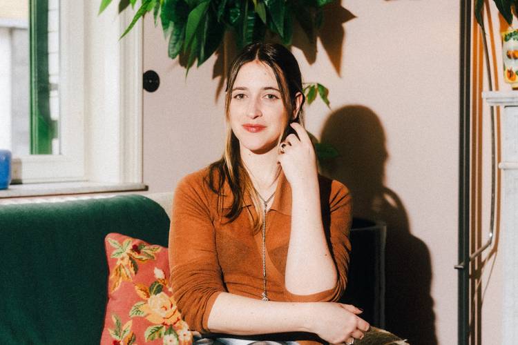 Schrijver Uschi Cop woont in Anderlecht en debuteert met de roman Dodeman