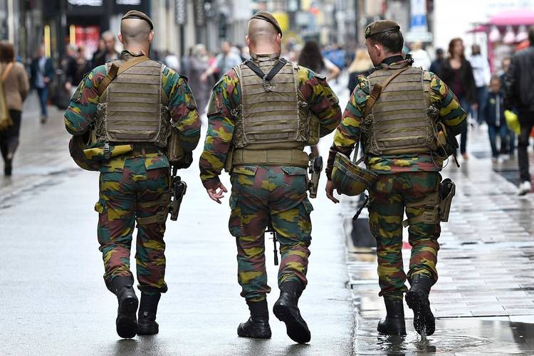 Soldaten militairen terreurdreiging Nieuwstraat veiligheid Belgisch leger