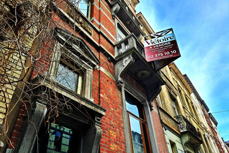 Februari 2023: een statig herenhuis te koop uit de portefeuille van immobiliënkantoor Victoire, in de Lesbroussartstraat in Elsene