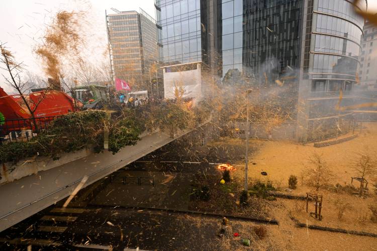 20240226 Boerenprotest Europese wijk overal stro vernieling