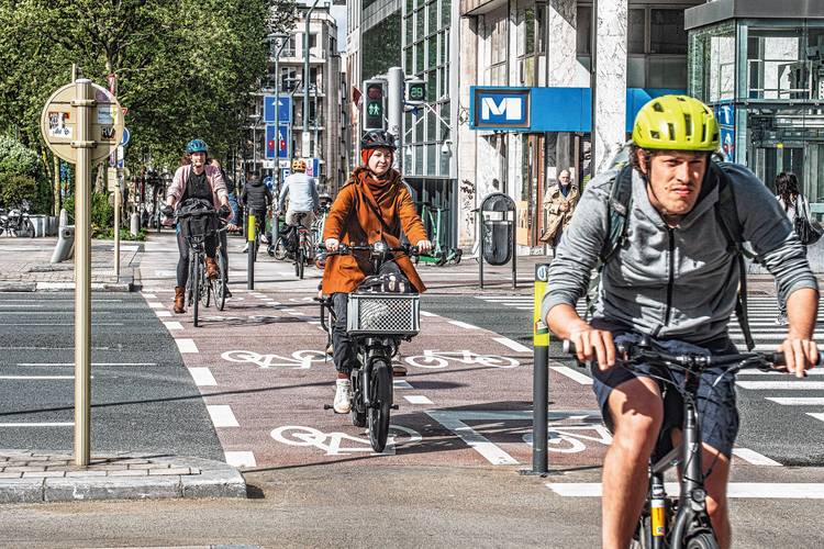 1889 BRUSSEL KIEST Verkeer fietspaden Kunst wet 4