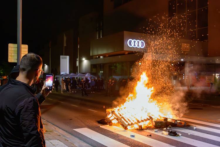 1916 IN BEELD protest audi