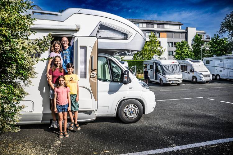 BRZ 20250702 1942 CAMPERS Anderlecht Familie Olivier en Iris Saal