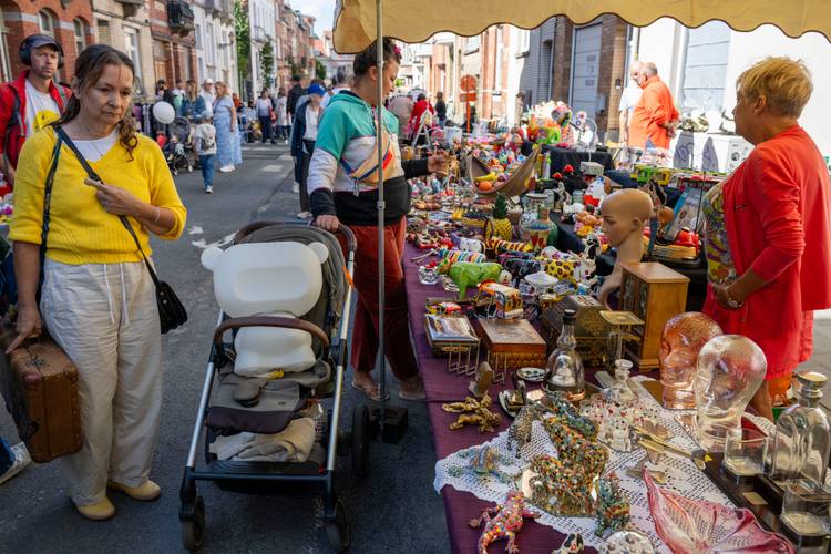 Brocante tijdens de jaarmarkt van Jette op 1 september 2025.