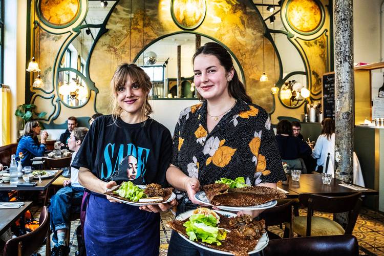 BRZ 20251022 1953 EAT AND DRINK Kras Mat 1