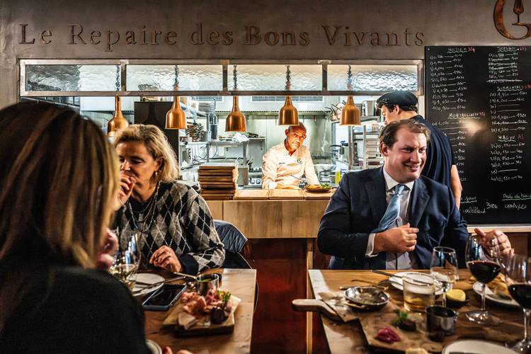 BRZ 20251105 1955 EAT AND DRINK Gueleton