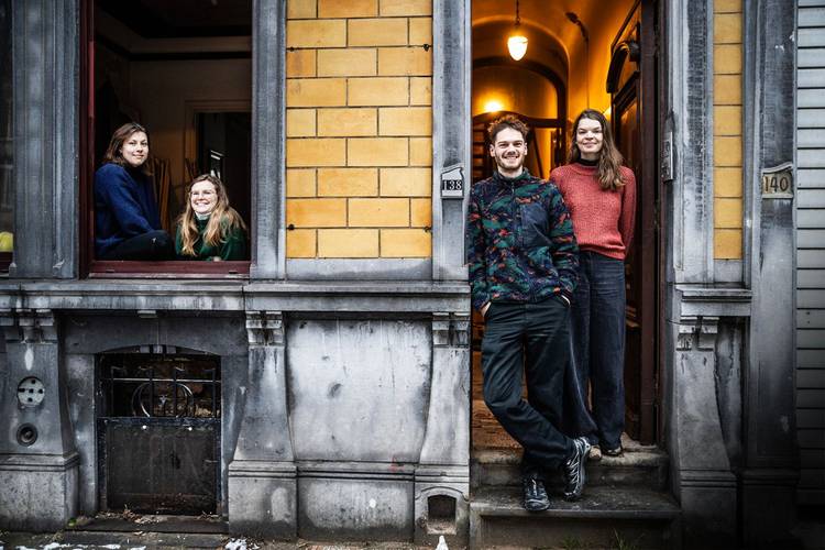 BRZ 20260114 1962 SAMEN KOPEN Ward Van Helemedonck, Elisabeth,Sarah en Natacha