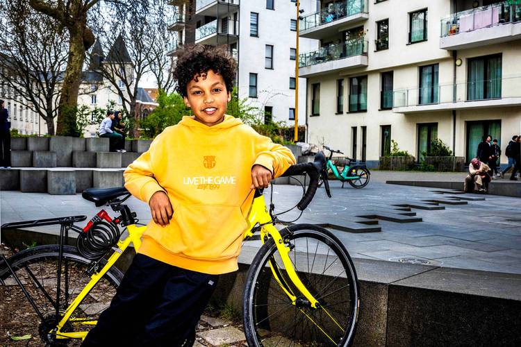 BRZ 20260415 1975 HANGOUT Robel