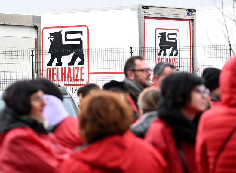 21 maart 2023: de vakbonden blokkeren het distributiecentrum van Delhaize in Zellik als protest tegen het in franchise geven van de supermarkten die de winkelketen in eigen beheer heeft